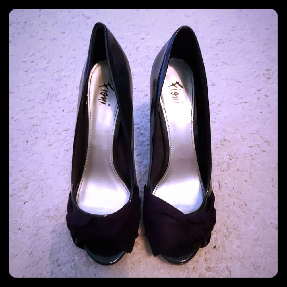 Peep-toe heels